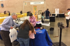 1-Cari_assisting_collectors